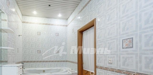 Продам четырехкомнатную вторичку 135.0 м этаж 2/4 город Москва Цветной бульвар ЦАО Тверской переулок Большой Каретный 20/1